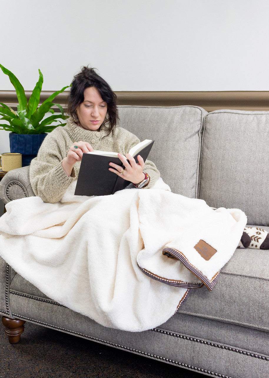 ARIAT APPALOOSA SNUGGLE BLANKET